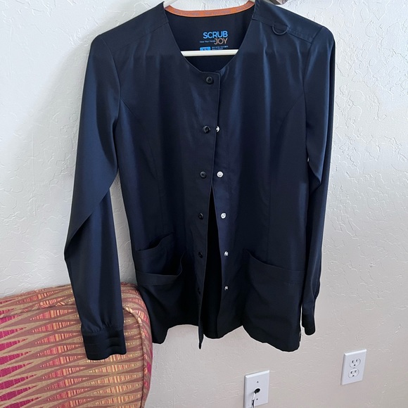 Scrub Joy, only wore 2xs - Picture 3 of 3